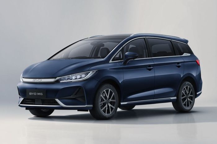 BYD M6